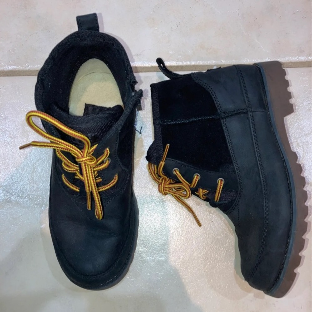 EUC Kids UGG BRADLEY ANKLE BOOTS
